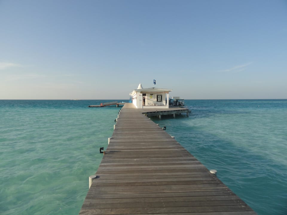 Zugangssteg Richtung DiveCenter Cinnamon Hakuraa Huraa Maldives
