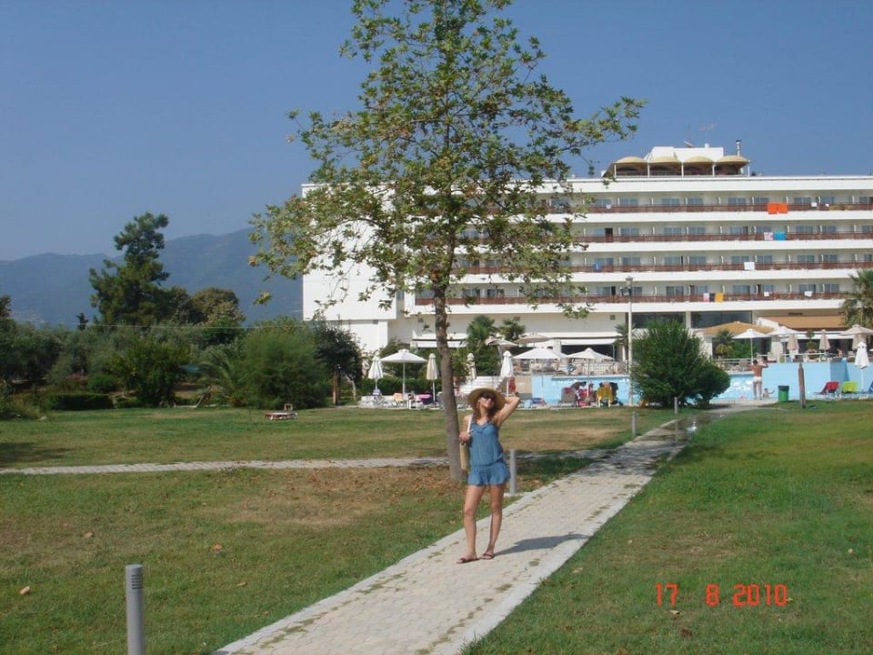 Droga na plażę Olympian Bay Grand Resort