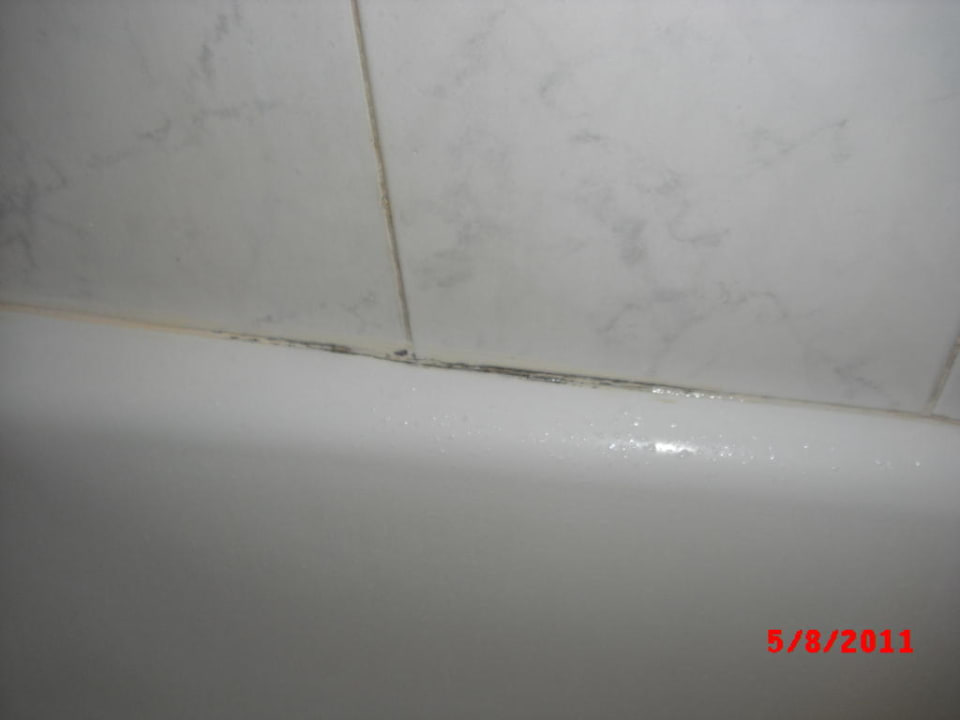Badewannenrand mit Schimmel H10 Gran Tinerfe - Adults only