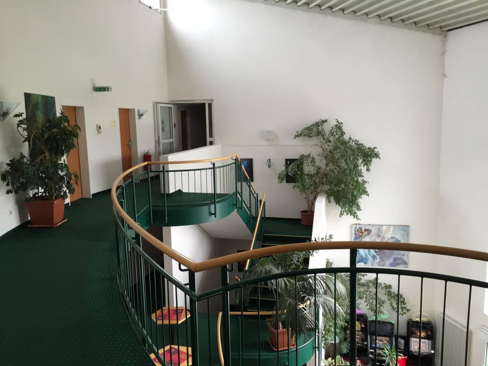 Aufgang Highway Hotel