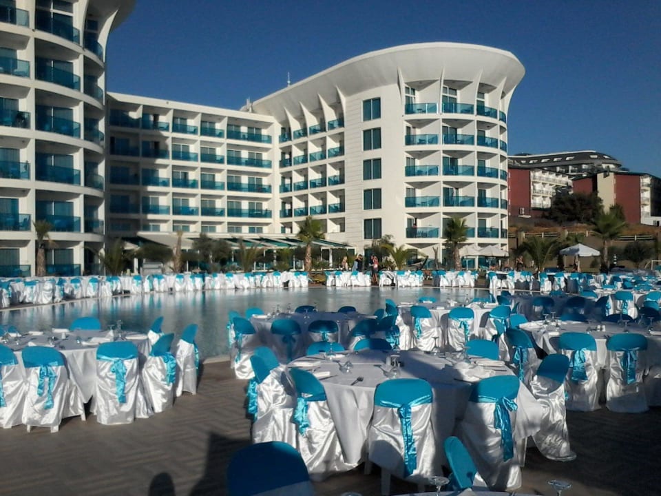 Super Gala Dinner im Poolbereich Sultan of Dreams Hotel & Spa