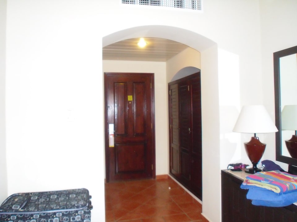 Blick zum Schrank TUI MAGIC LIFE Redsina Sharm El Sheikh