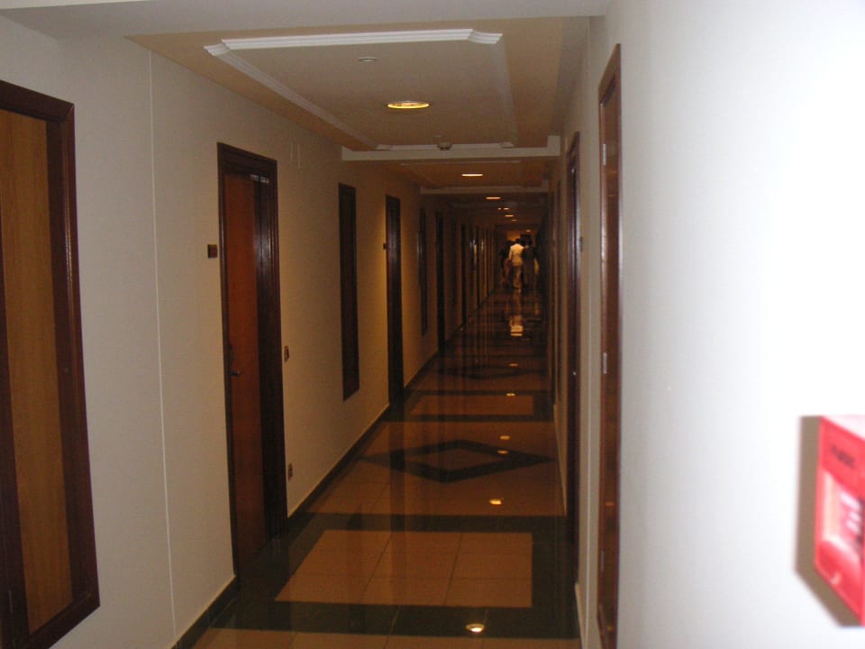 6 Uhr morgens - Randale auf dem Flur  Hotel-Apartamentos Blau Parc