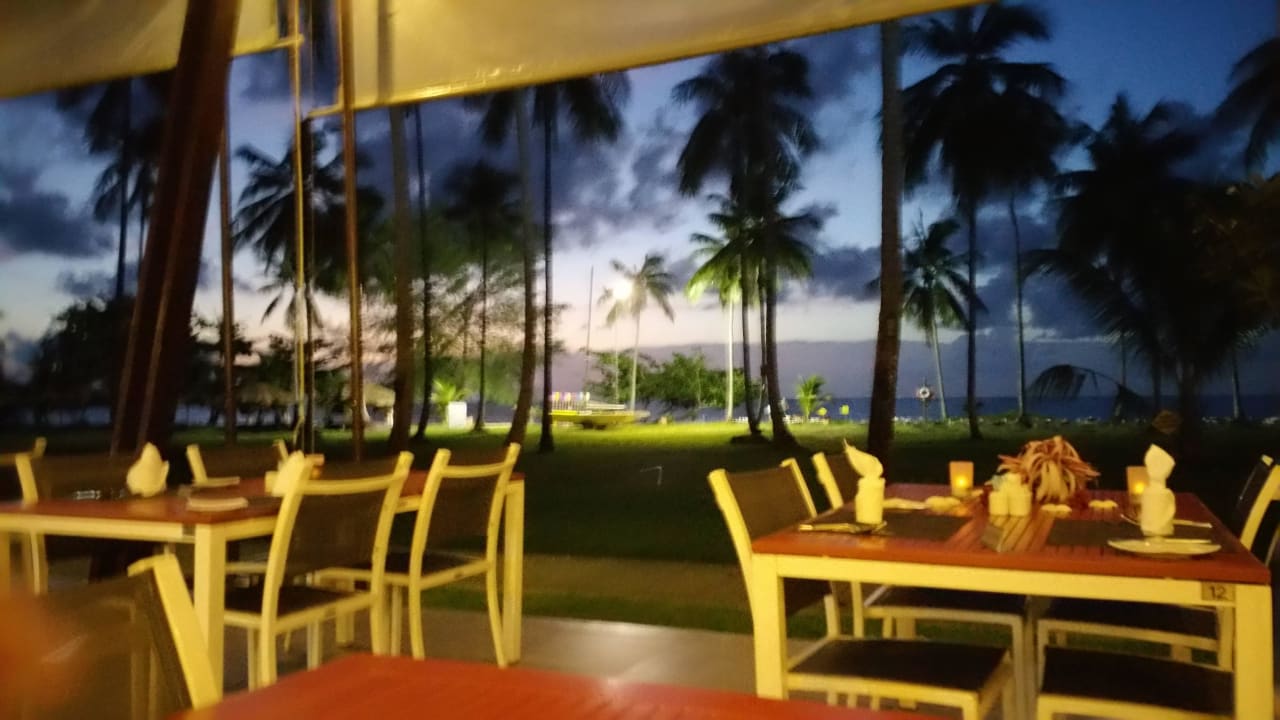 Ausblick vom Restaurant am Abend Kantary Beach Hotel - KHAO LAK
