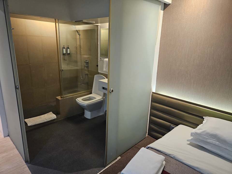 Zimmer The E-Hotel Makati