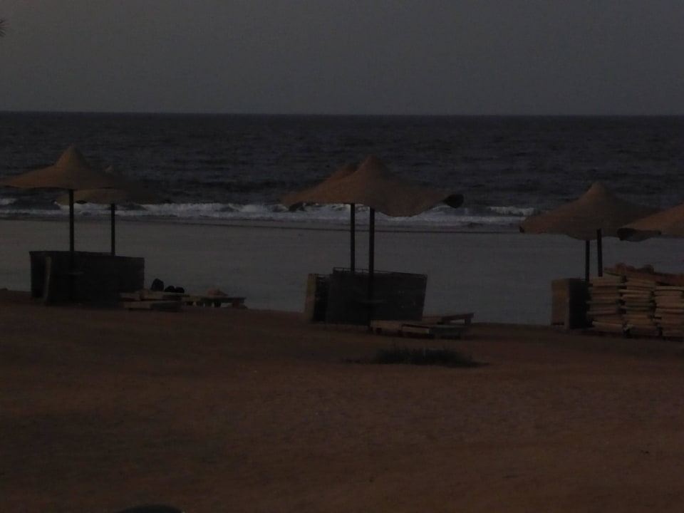 Plaża wieczorem Three Corners Sea Beach Resort