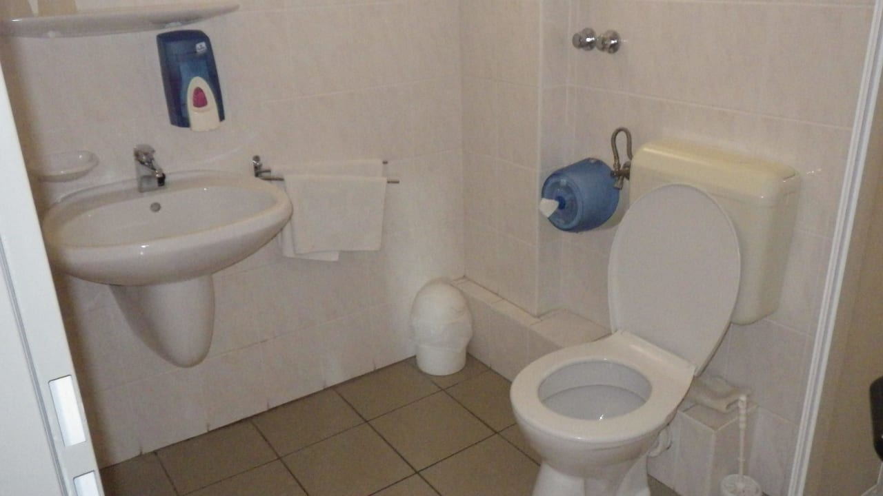 Bad Zimmer 109 Hotel Holiday