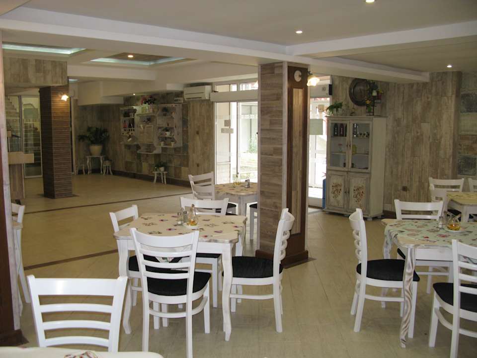 Gastro Hotel Estreya Residence