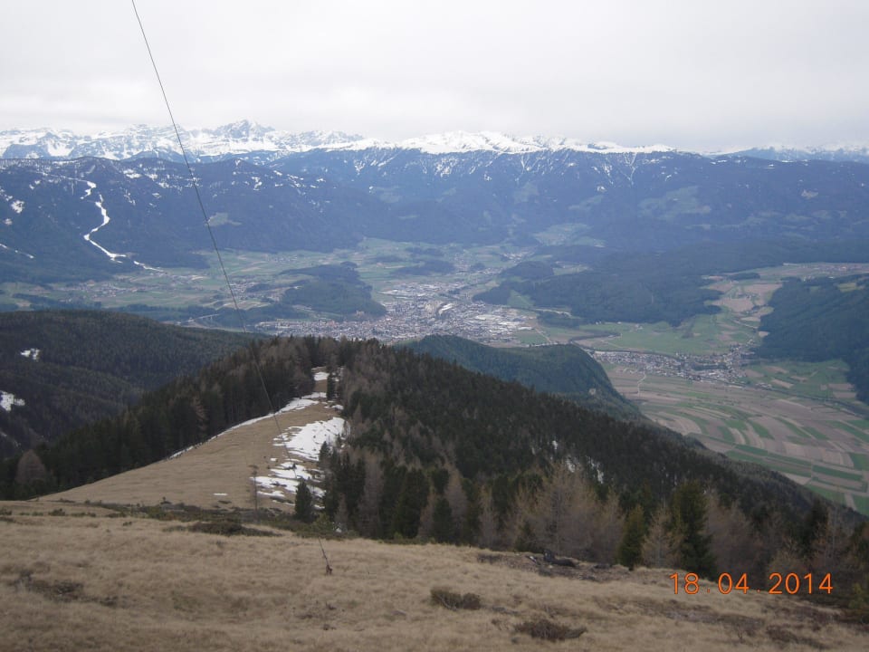 Blick auf Bruneck von der "Geige" Naturhotel Miraval