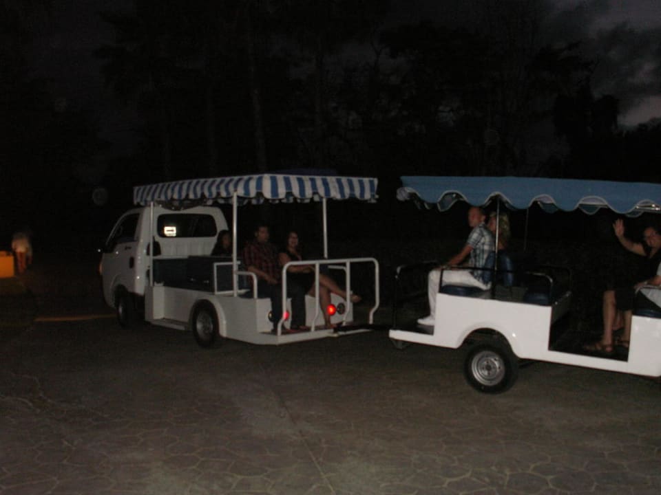 Die Bimmelbahn fährt kostenlos zwischen den Hotels Punta Cana Princess All Suites Resort & Spa