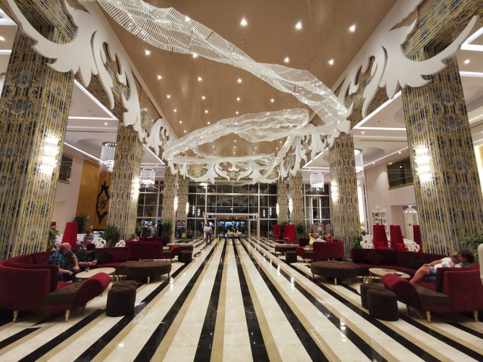 Lobby Azura Deluxe Resort & Spa Hotel