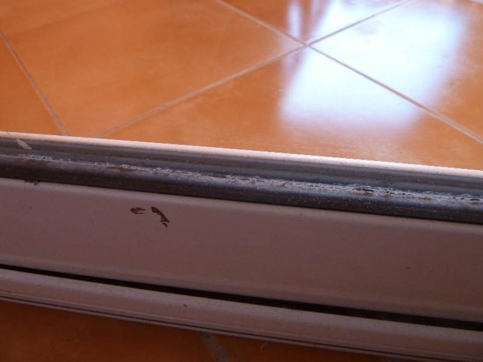 Vergammelte Balkontür .. Dreck .. wochenlang nicht Grand Makadi