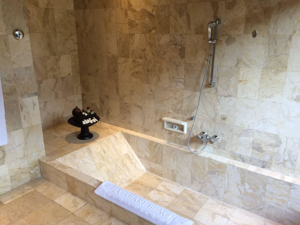 Badewanne Hotel Matahari Beach Resort & Spa