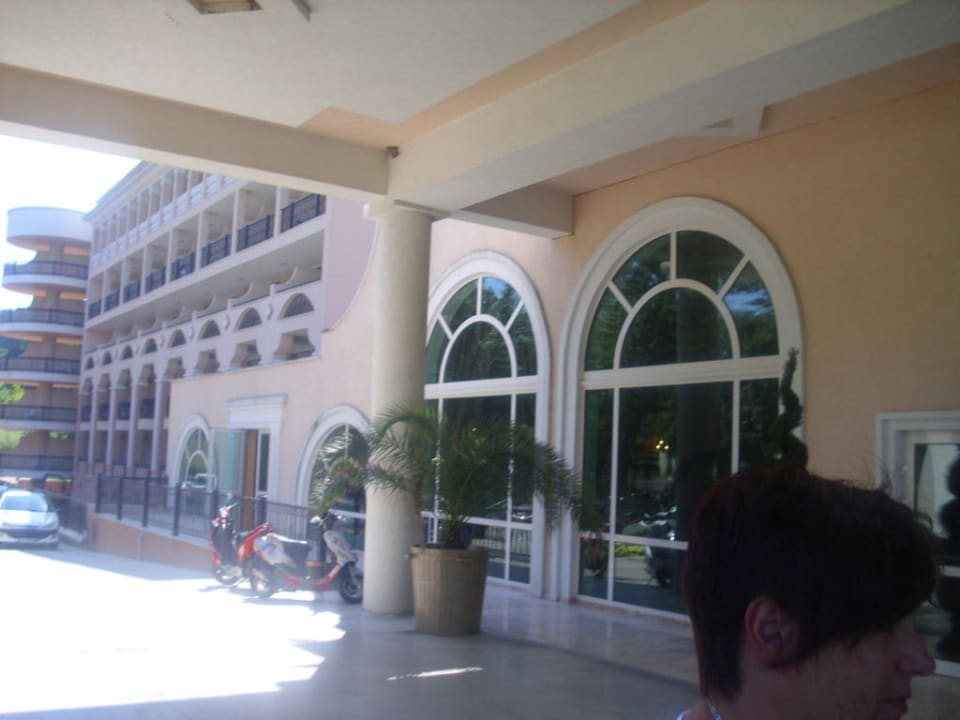 Eingang Hotel Duni Royal Belleville