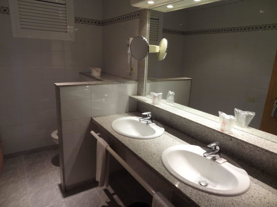 Zwei Waschbecken Corallium Dunamar by Lopesan Hotels