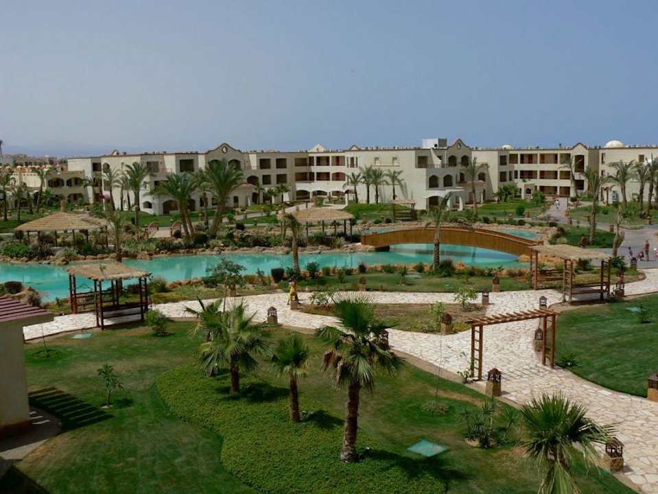 Widok z pokoju na ogród Regency Plaza Aqua Park & Spa