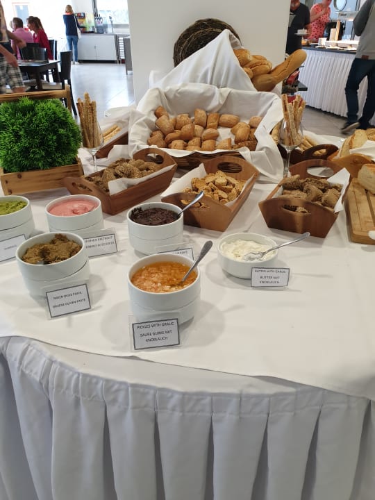 Gastro Royal Bay Suites