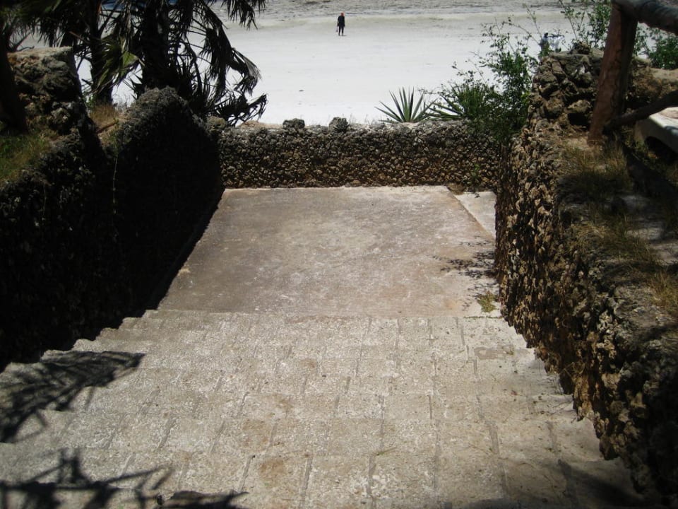 Treppe zum Hell's Gate Reef Hotel Mombasa