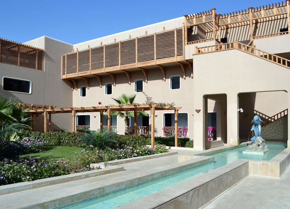 Innenhof The Breakers Diving & Surfing Lodge