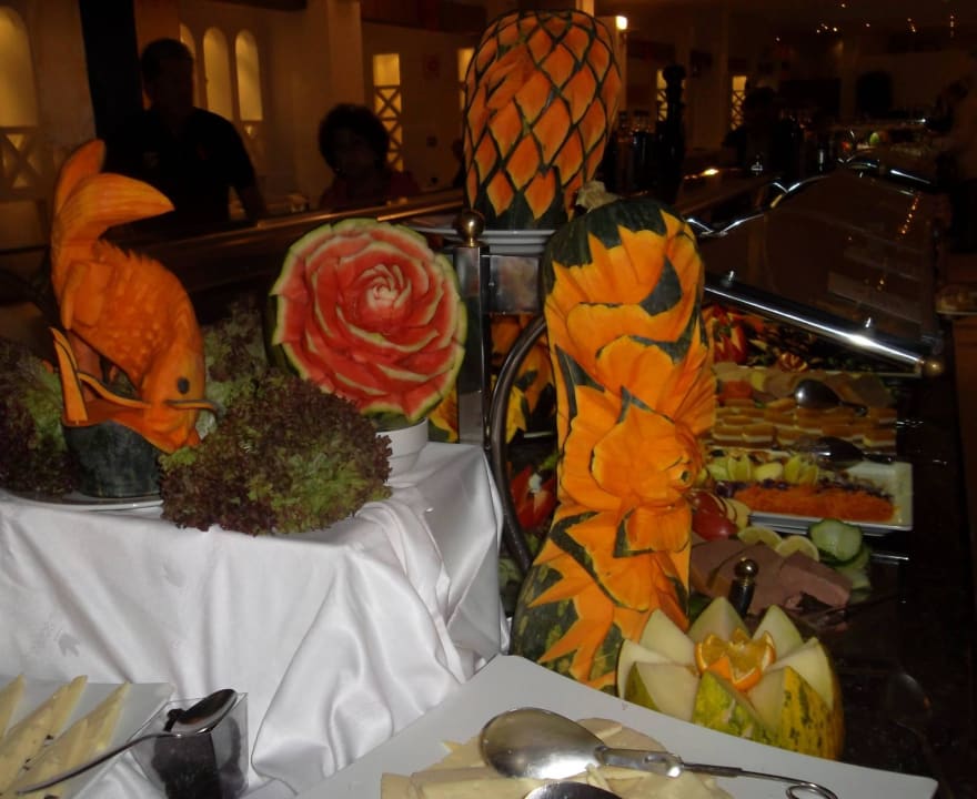 Schnitzkunst aus Melonen und Kürbis Club Jandia Princess