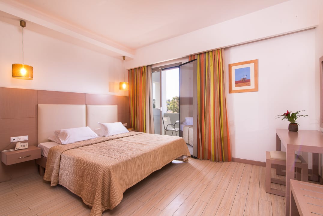Zimmer Hotel Panormo Beach