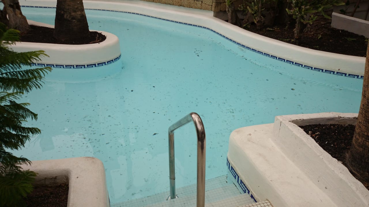 Kaltwasserpool verdreckt oder defekt Lagos de Fañabé Beach Resort