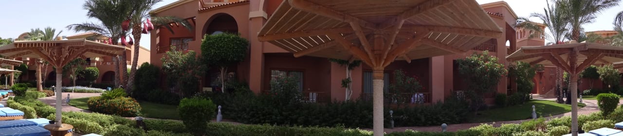 Panorama vom Pool aus Charmillion Gardens Aquapark