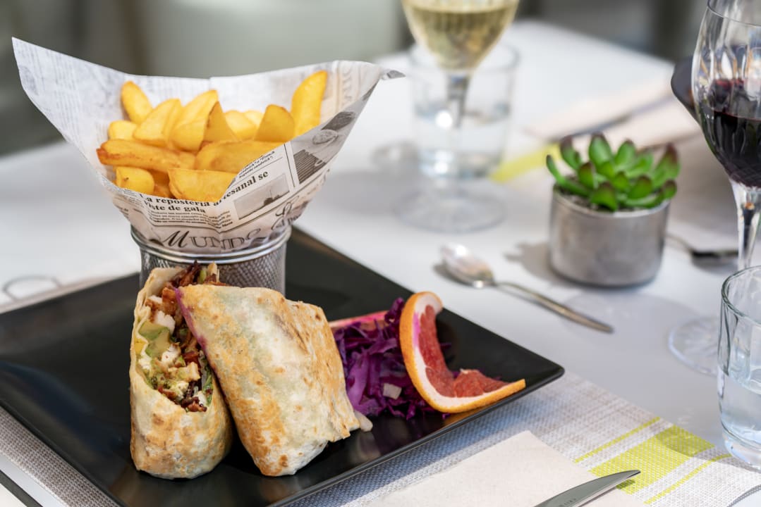 Gastro Hotel LIVVO Anamar Suites