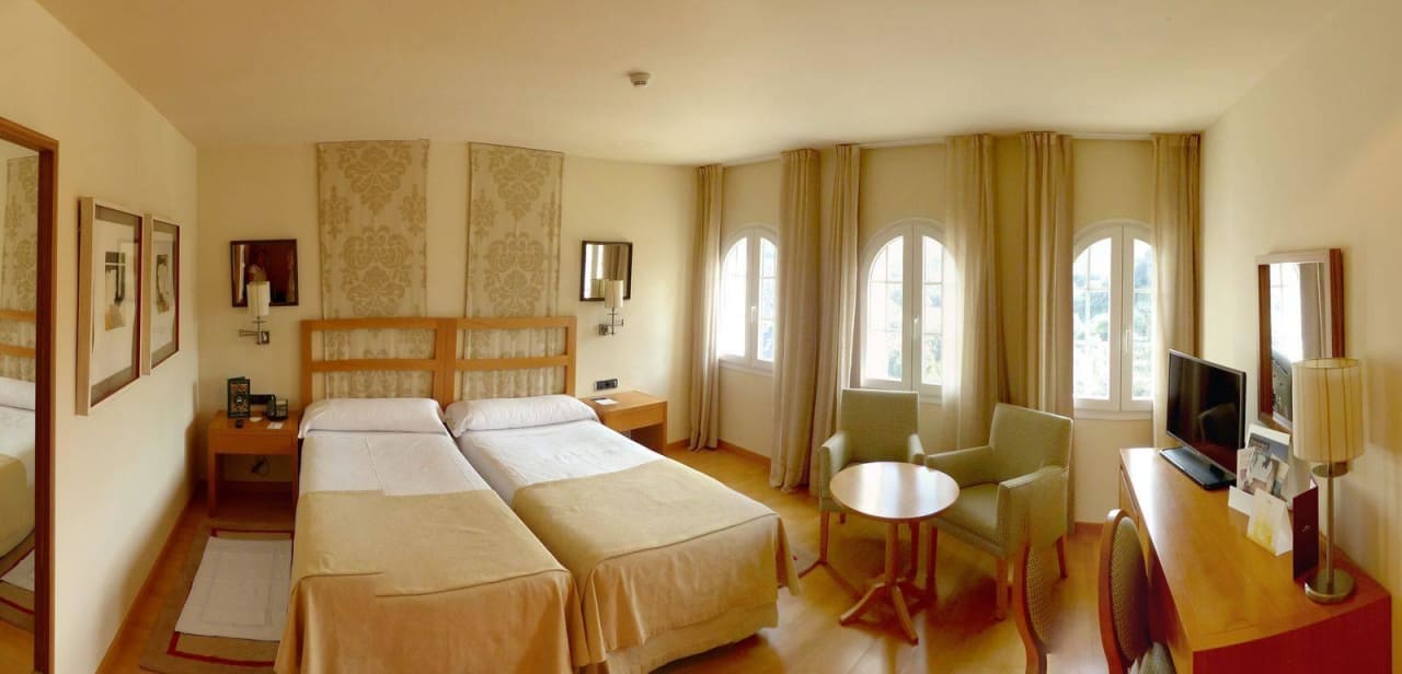 Unser großzügig geschnittenes Doppelzimmer Hotel Parador de Vic - Sau
