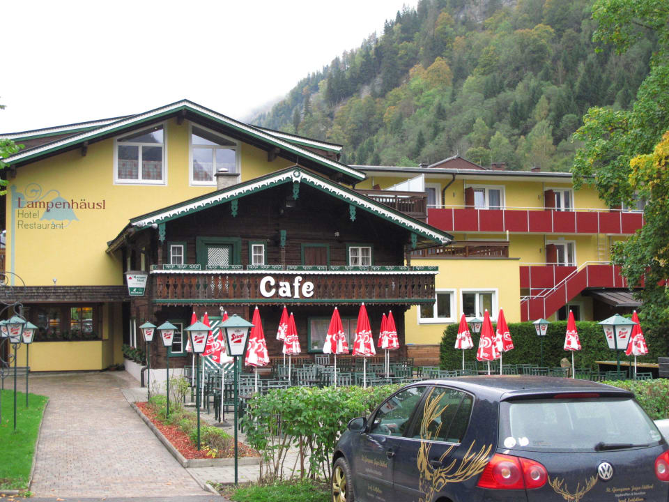 Einladender Blick zum Hotel Hotel Restaurant Lampenhäusl