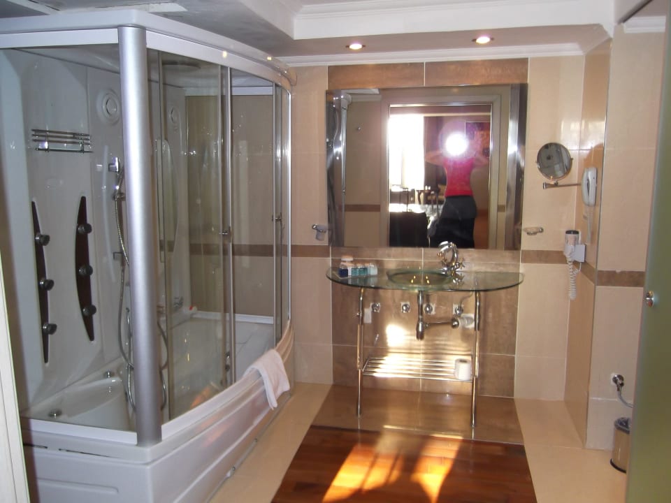 Bad im Haupthaus Kaya Artemis Resort