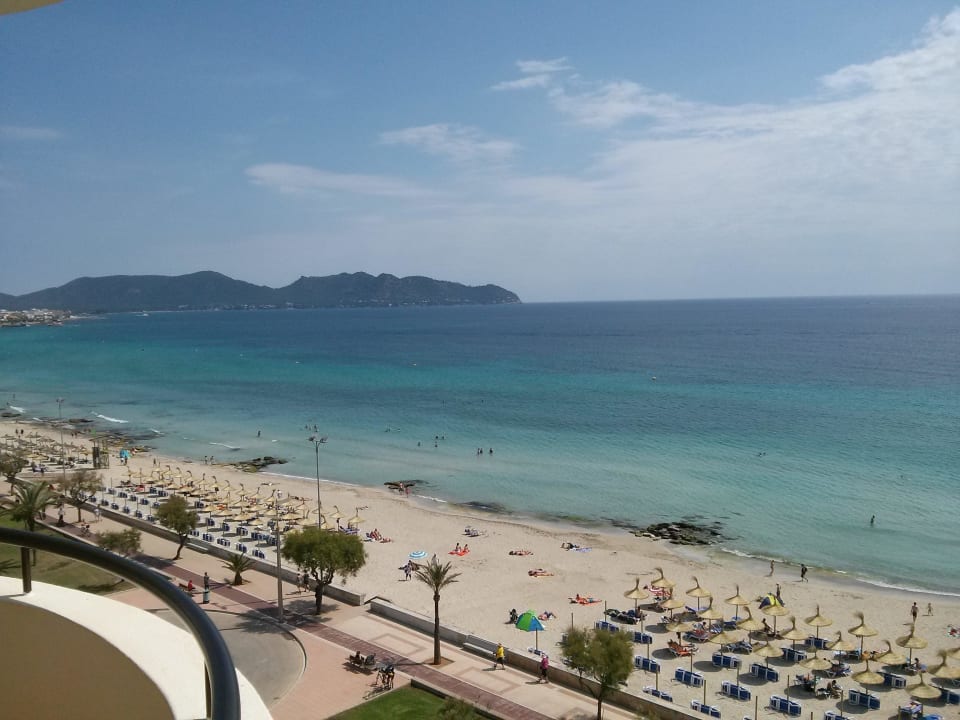 Blick vom Zimmer auf den Strand Hipotels Hipocampo Playa