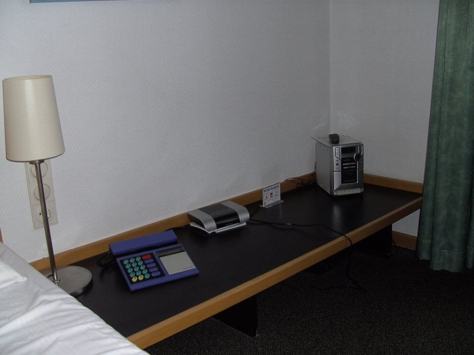 Zimmeransicht mit CD Player Best Western Hotel Kurfürst Wilhelm I