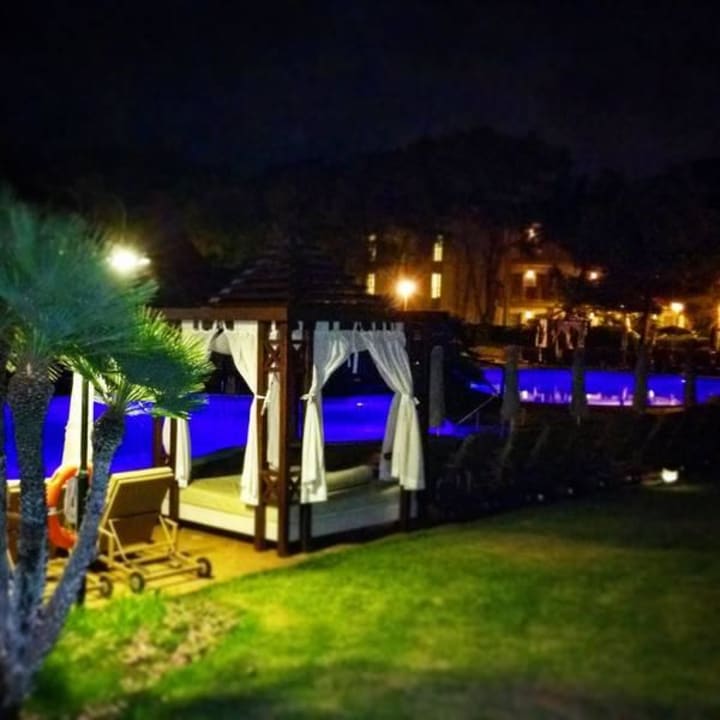Bei Nacht VIVA Cala Mesquida Suites & Spa 16+