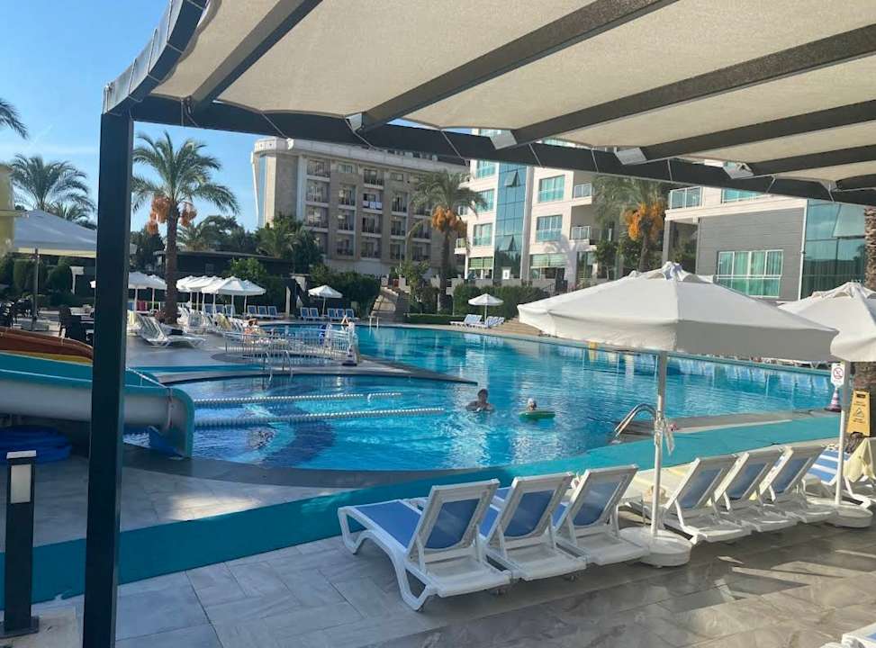 Pool Hotel Grand Ring