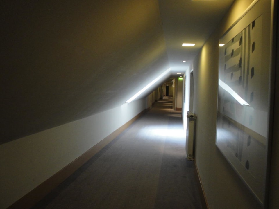 Flur zu den Zimmern im 4. OG Dorint Hotel Würzburg