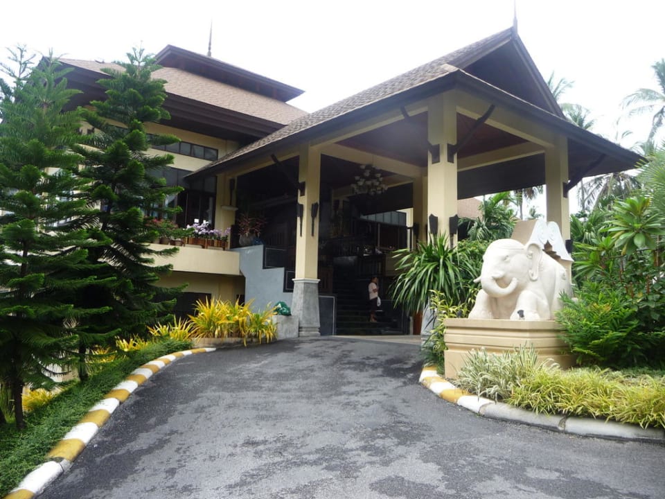 Auffahrt zur Rezeption The Fair House Beach Resort