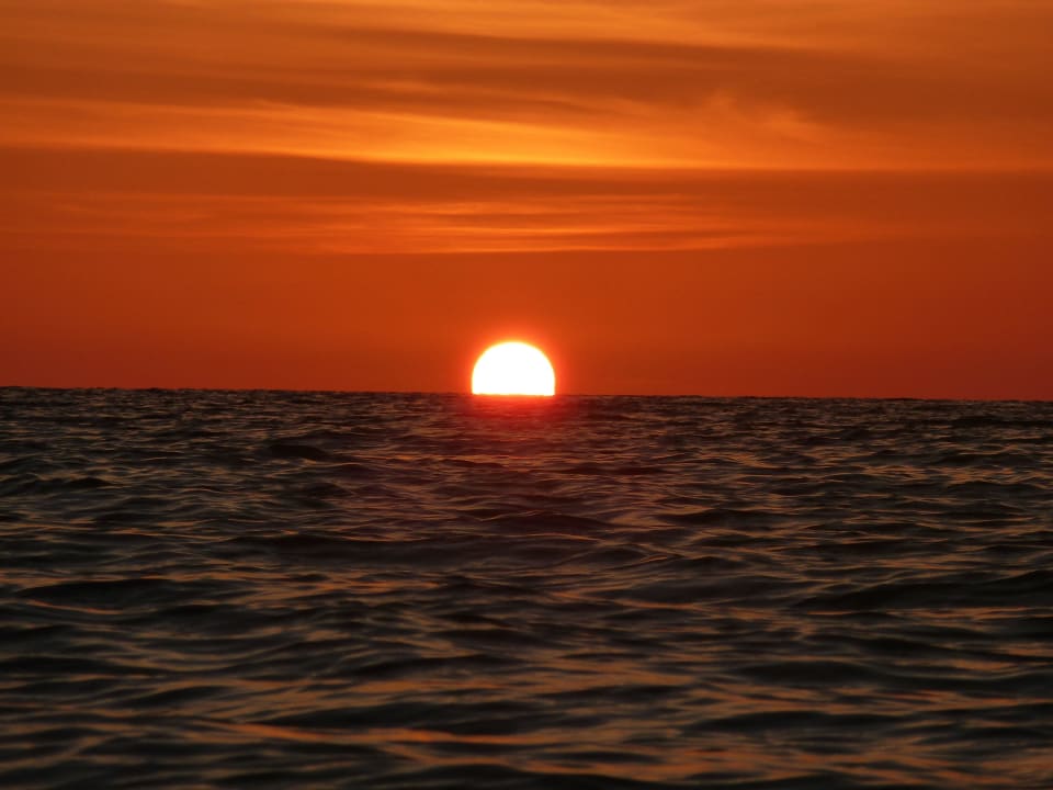 Sonnenuntergang vom Wasser aus Kuramathi Maldives