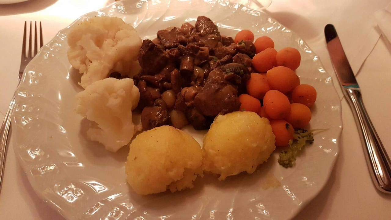 Hirschgulasch  (Buffet) Alpenhotel Oberstdorf