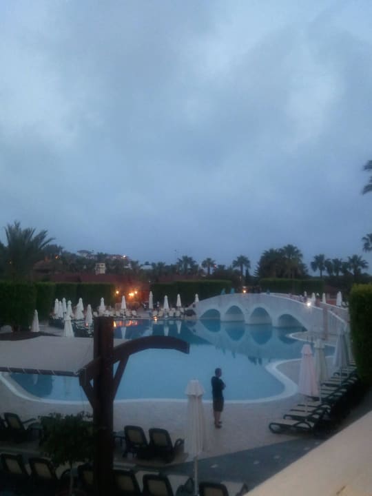 Hauptpool Club Grand Side