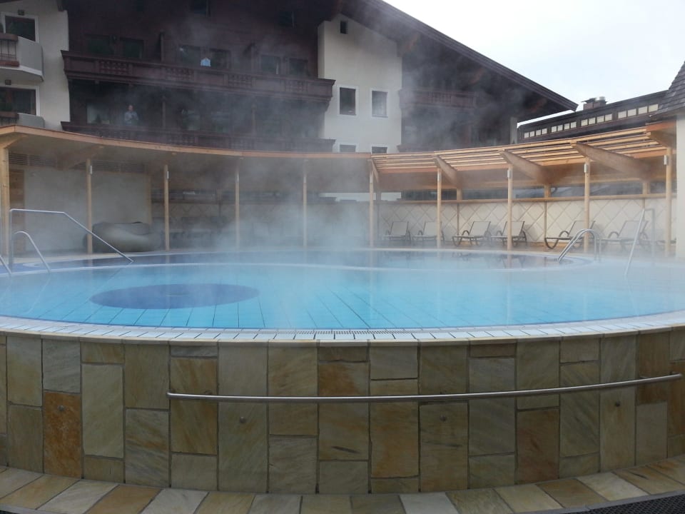 Yin Yang Pool - außen Posthotel Achenkirch