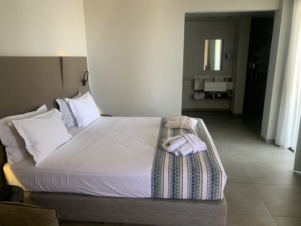 Zimmer Kakkos Beach Hotel