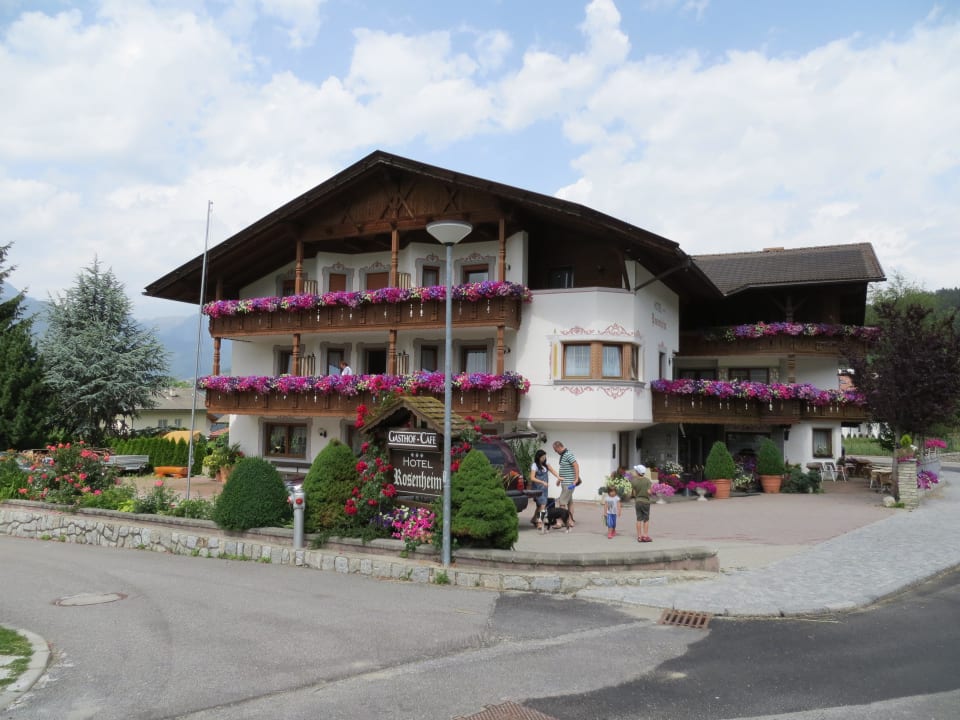 Hotel mit Eingang Hotel Rosenheim
