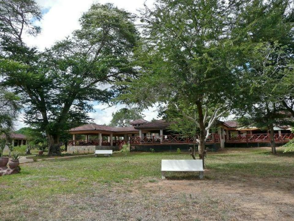 Außenansicht des Hauptgebäudes Ashnil Aruba Lodge