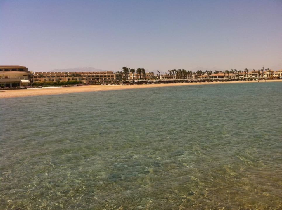 Blick vom Steg auf die Anlage Cleopatra Luxury Resort Makadi Bay