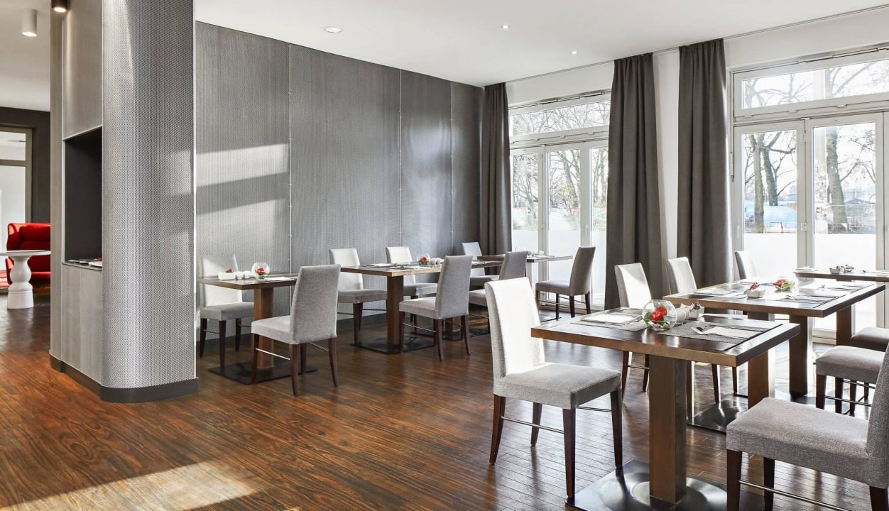 Breakfast Restaurant NH Collection Hamburg City