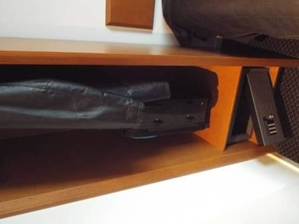 Garderobe mit Safe Hotel Ansgar