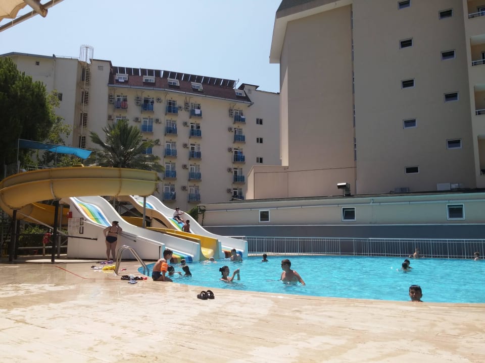 Rutschenpool beim Kinderclub Mira Meridia Beach Hotel