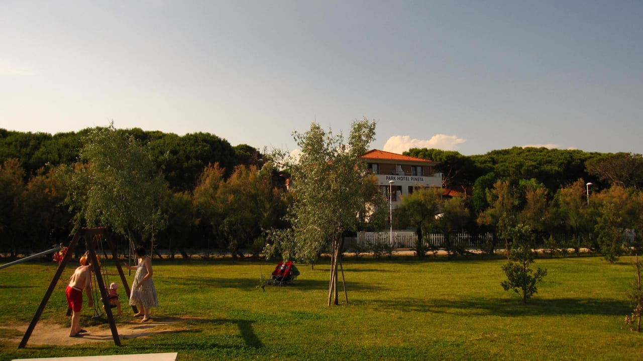 Parco fronte hotel, vicino alla spiaggia privata Park Hotel Pineta - Family Relax Resort