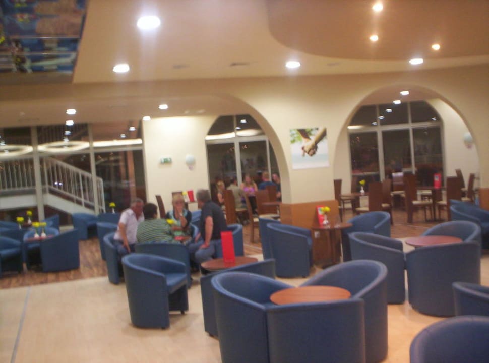 Hier hält man sich nicht nur abends gerne auf Sol Luna Bay